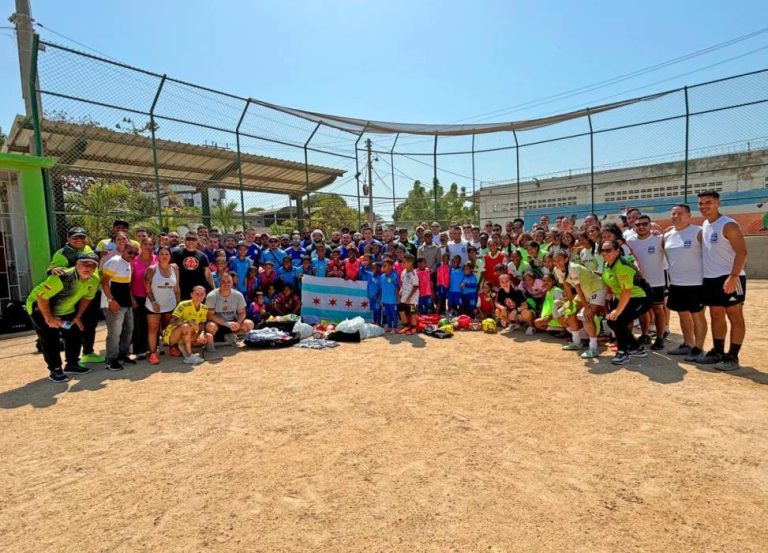 De la mano de policías de Chicago y Nueva York llevamos fútbol y ayudas a cartagena